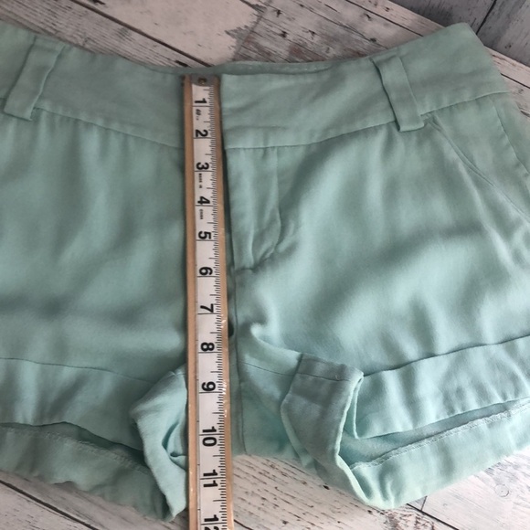 Alice & Olivia Cady Cuff Short Skylight Aqua - Picture 8 of 11